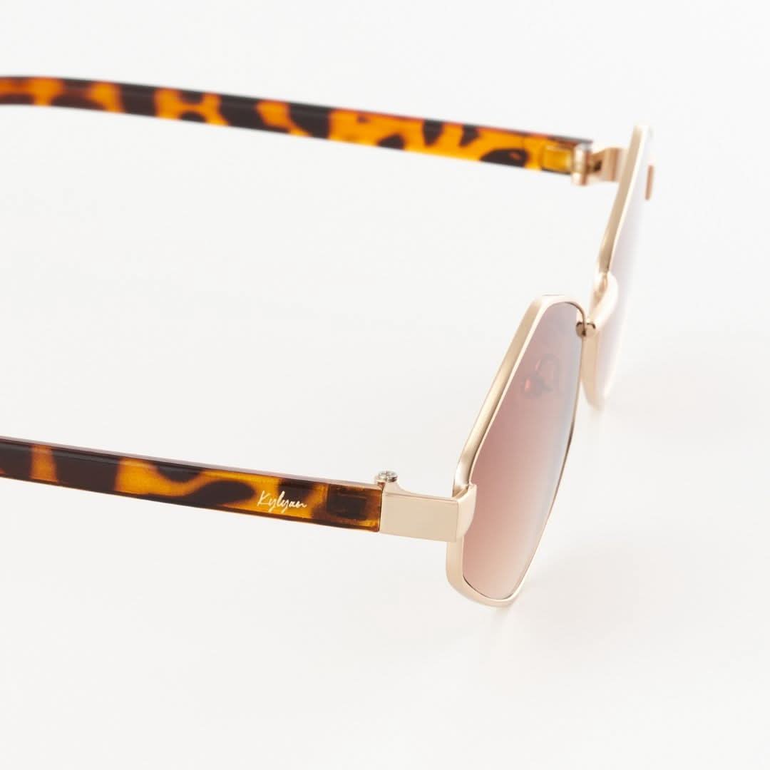 Galina Brown napszemüveg