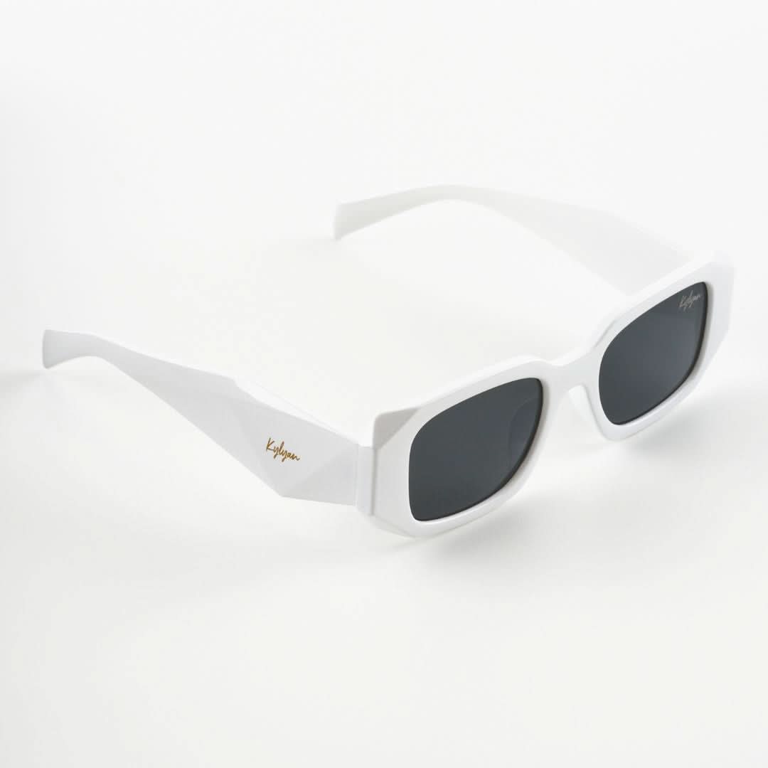 Laura White napszemüveg