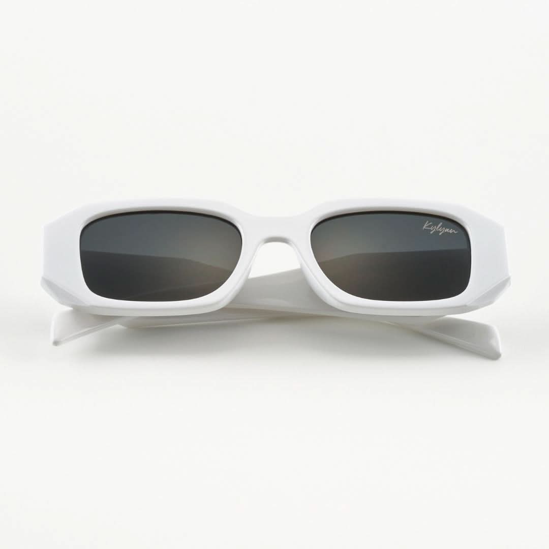 Laura White napszemüveg