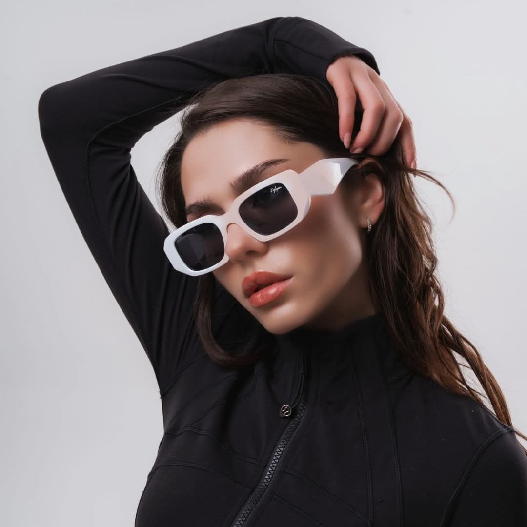 Laura White napszemüveg