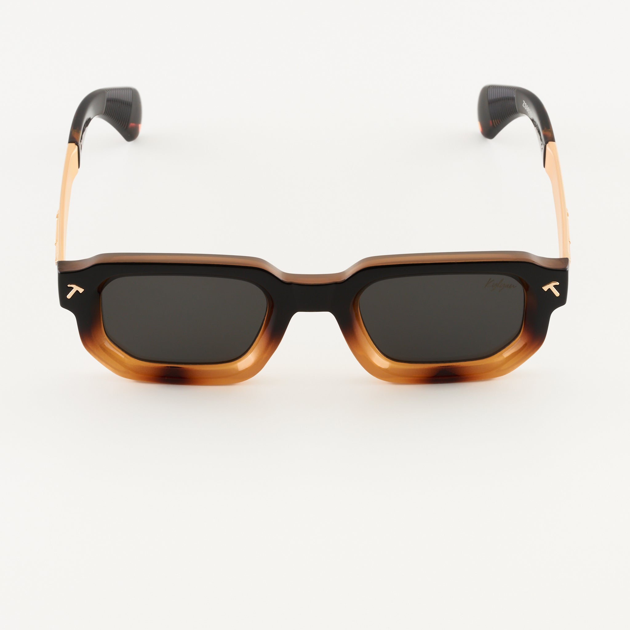 Luca Brown napszemüveg