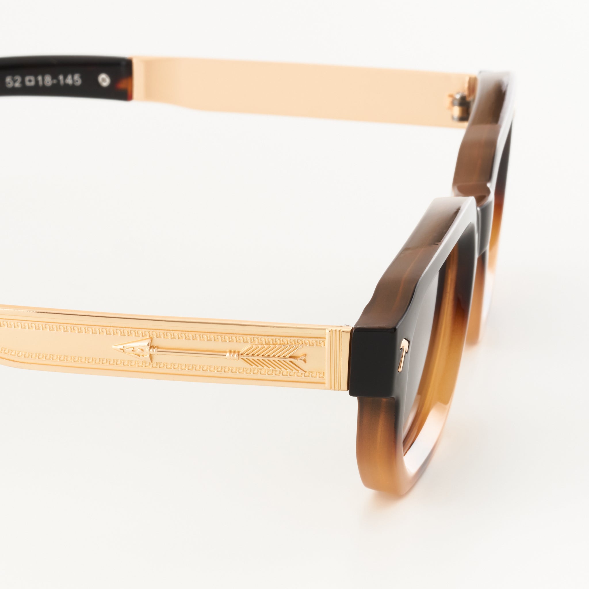 Luca Brown napszemüveg