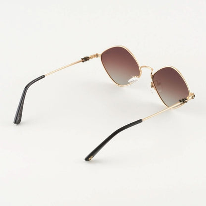 Melany Brown napszemüveg