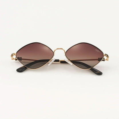 Melany Brown napszemüveg