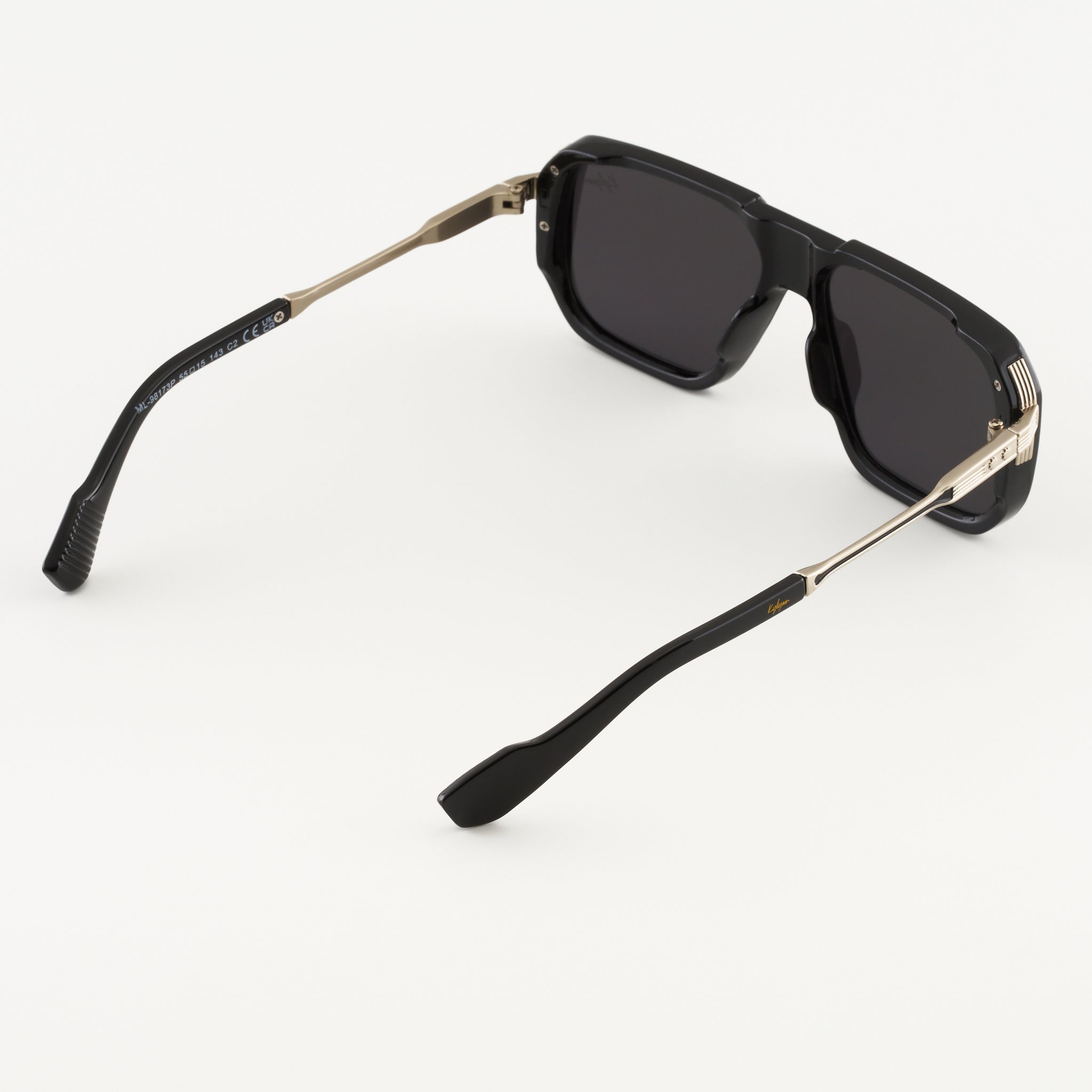 Jonas Black napszemüveg