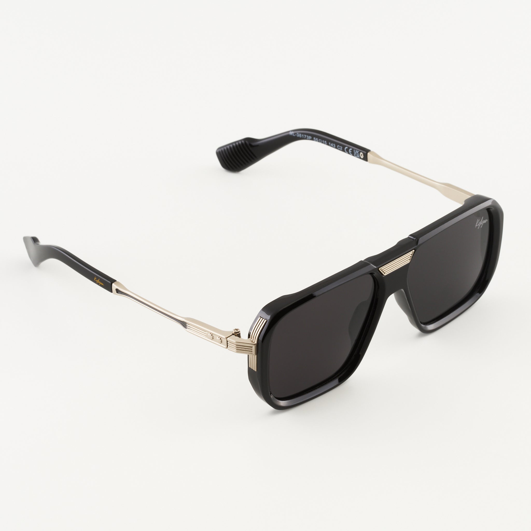 Jonas Black napszemüveg