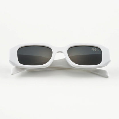 Laura White napszemüveg