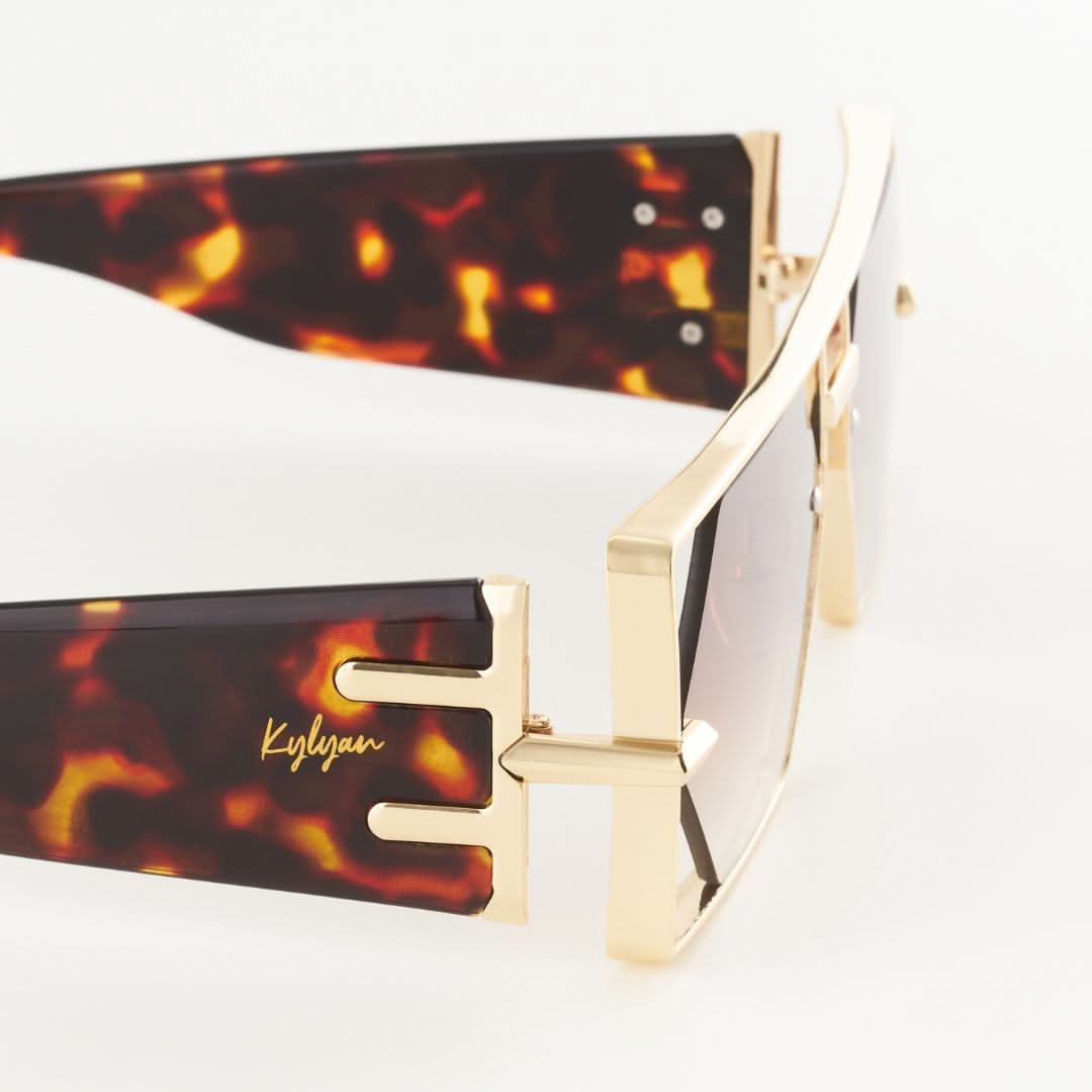 Zaire Brown napszemüveg